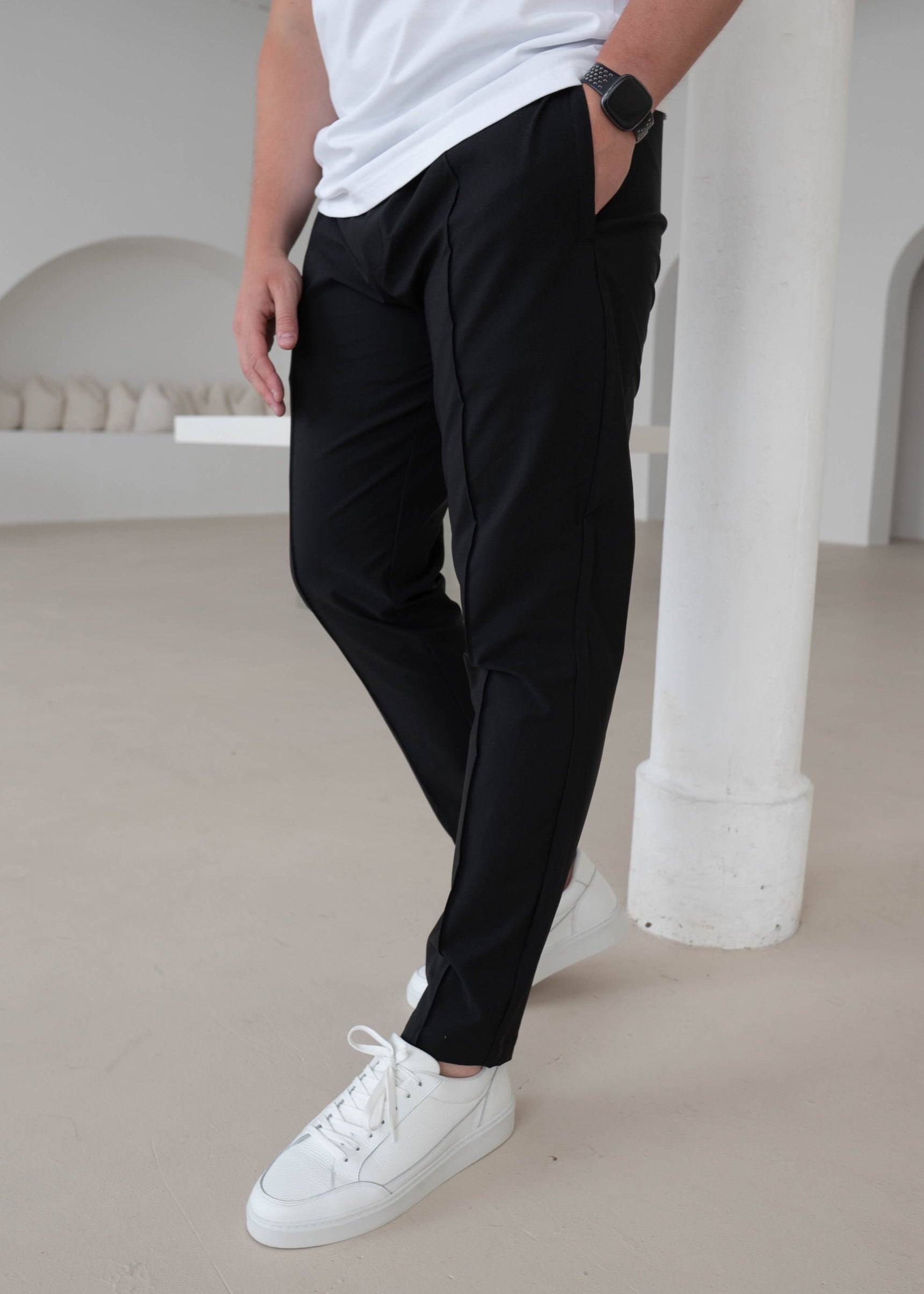 Smart Pleat Trouser In Black