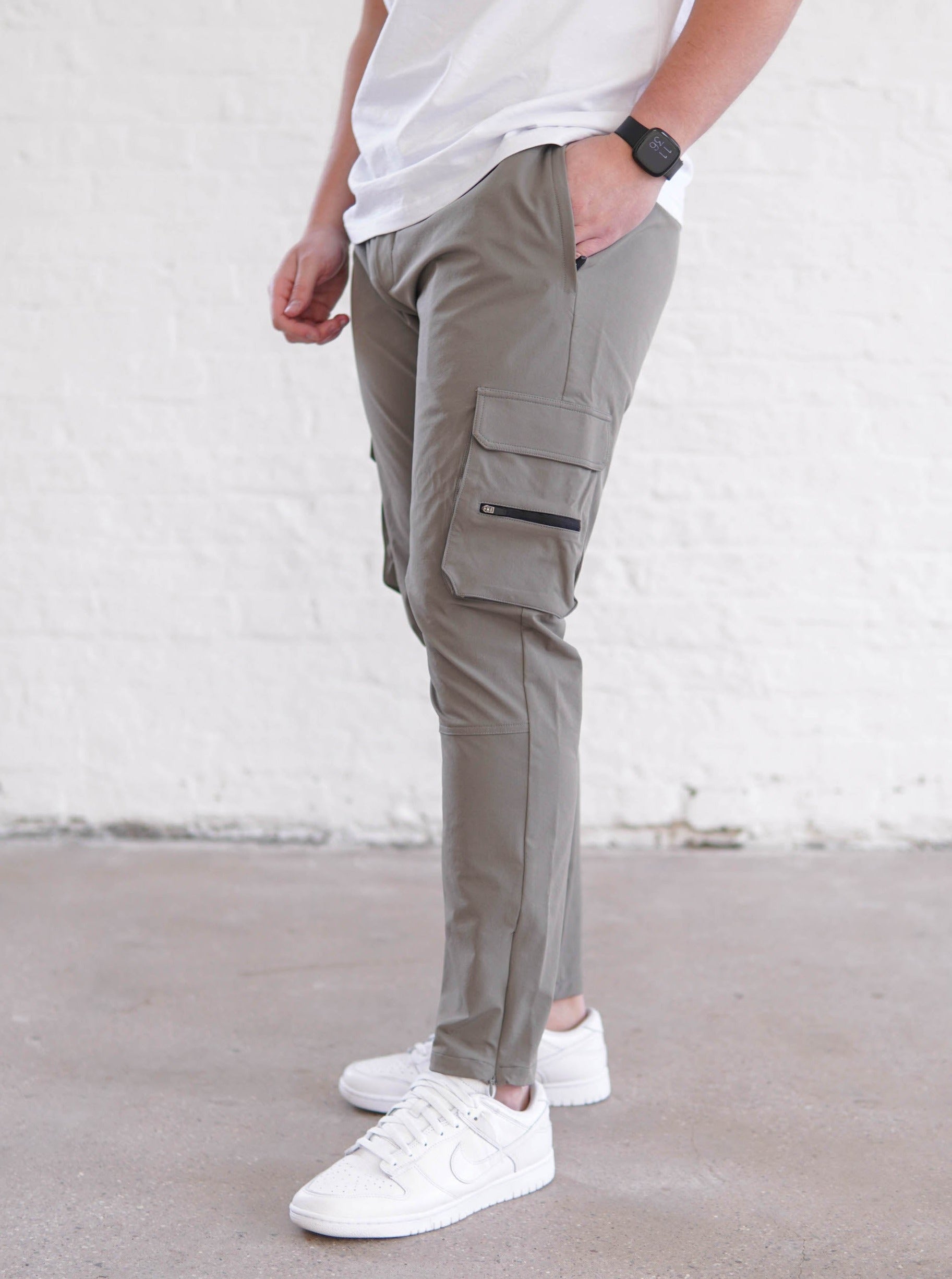 Tech Stretch Cargo Pant In Olive