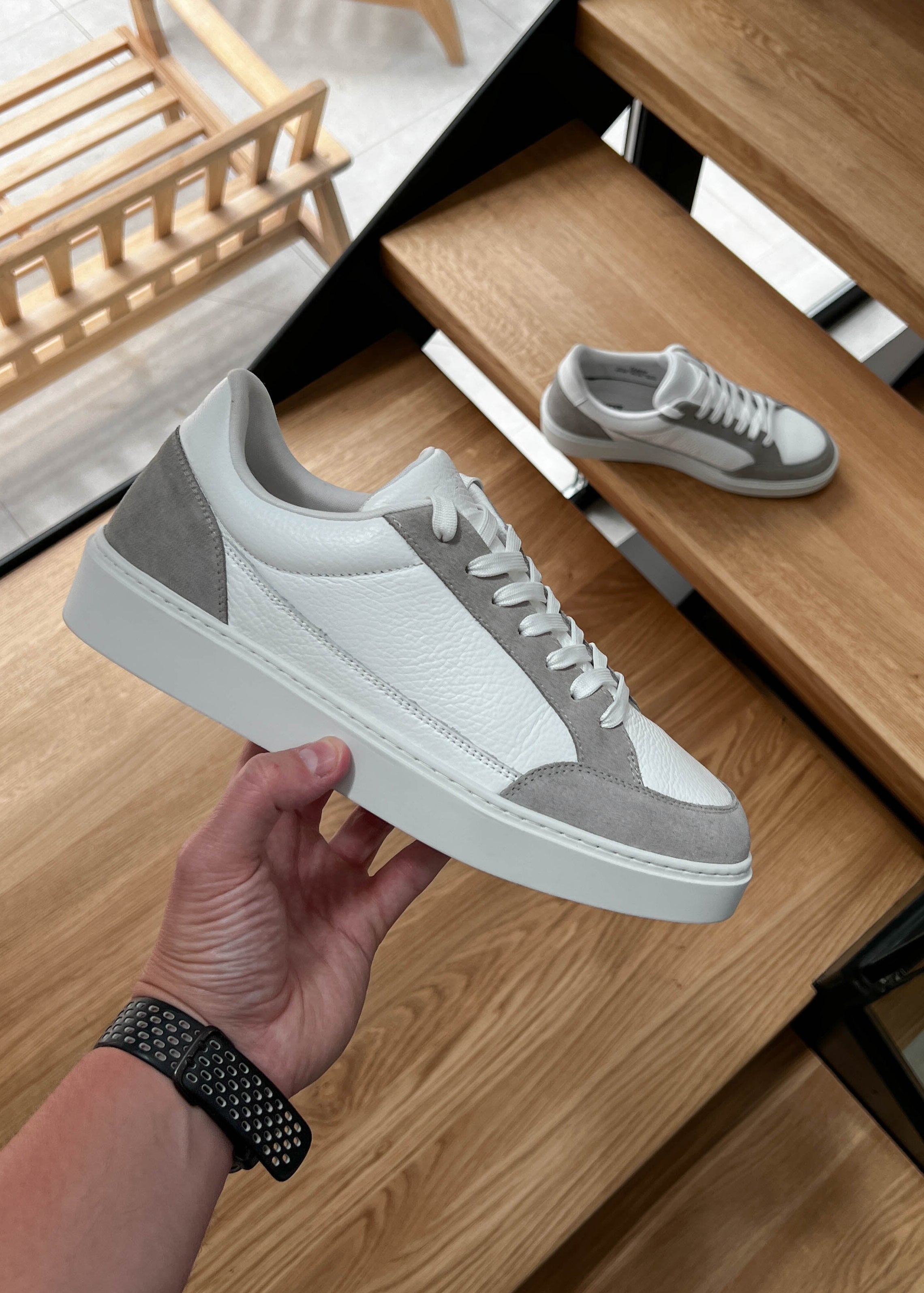 Premium Leather Trainer In White/Grey