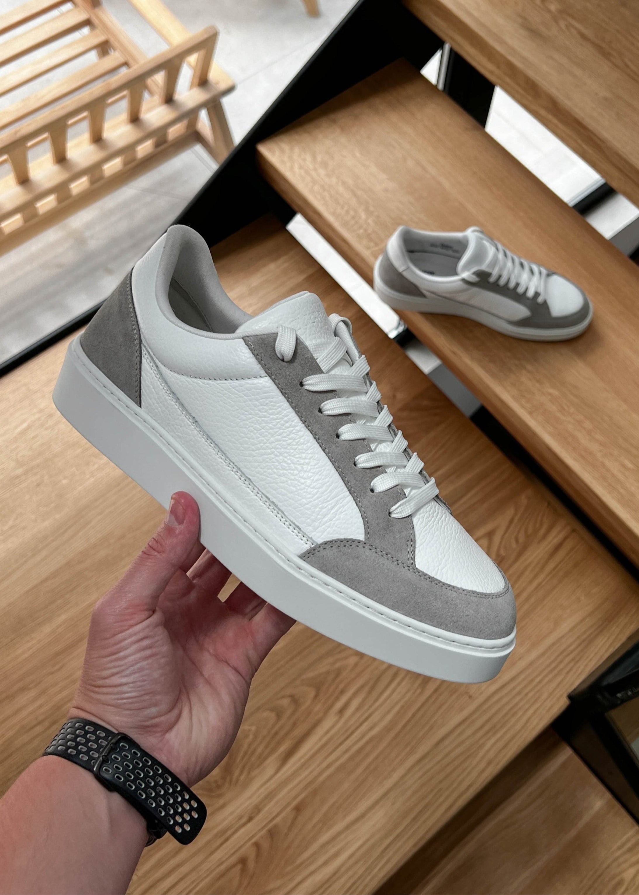 Premium Leather Trainer In White/Grey