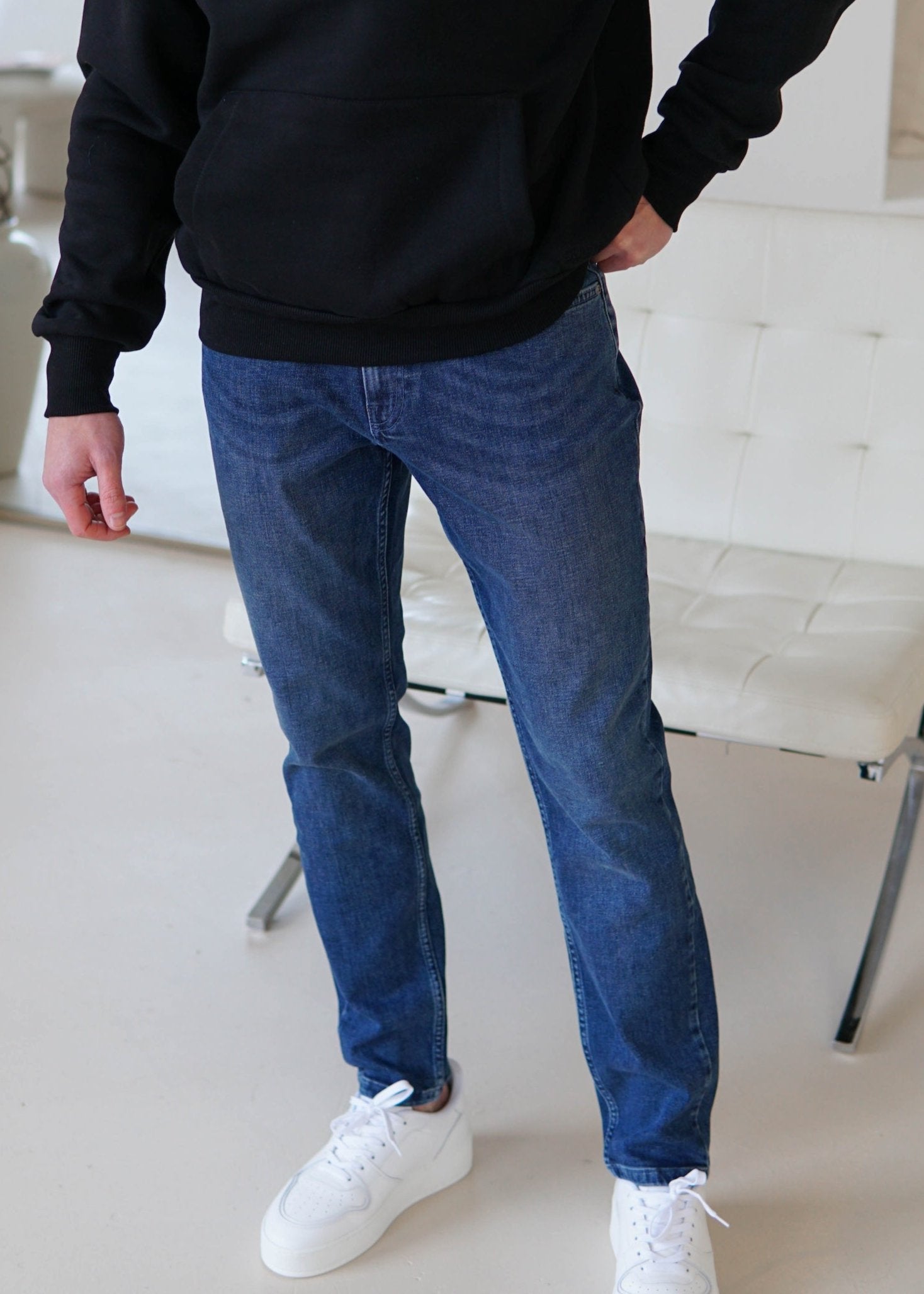 Relaxed Tapered Jeans In Mid Blue