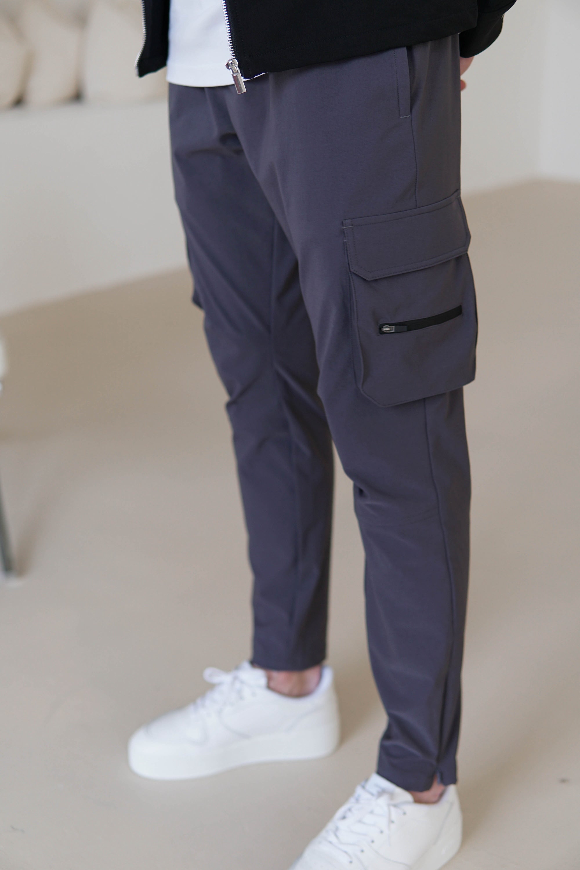 Tech Stretch Cargo Pant In Charcoal