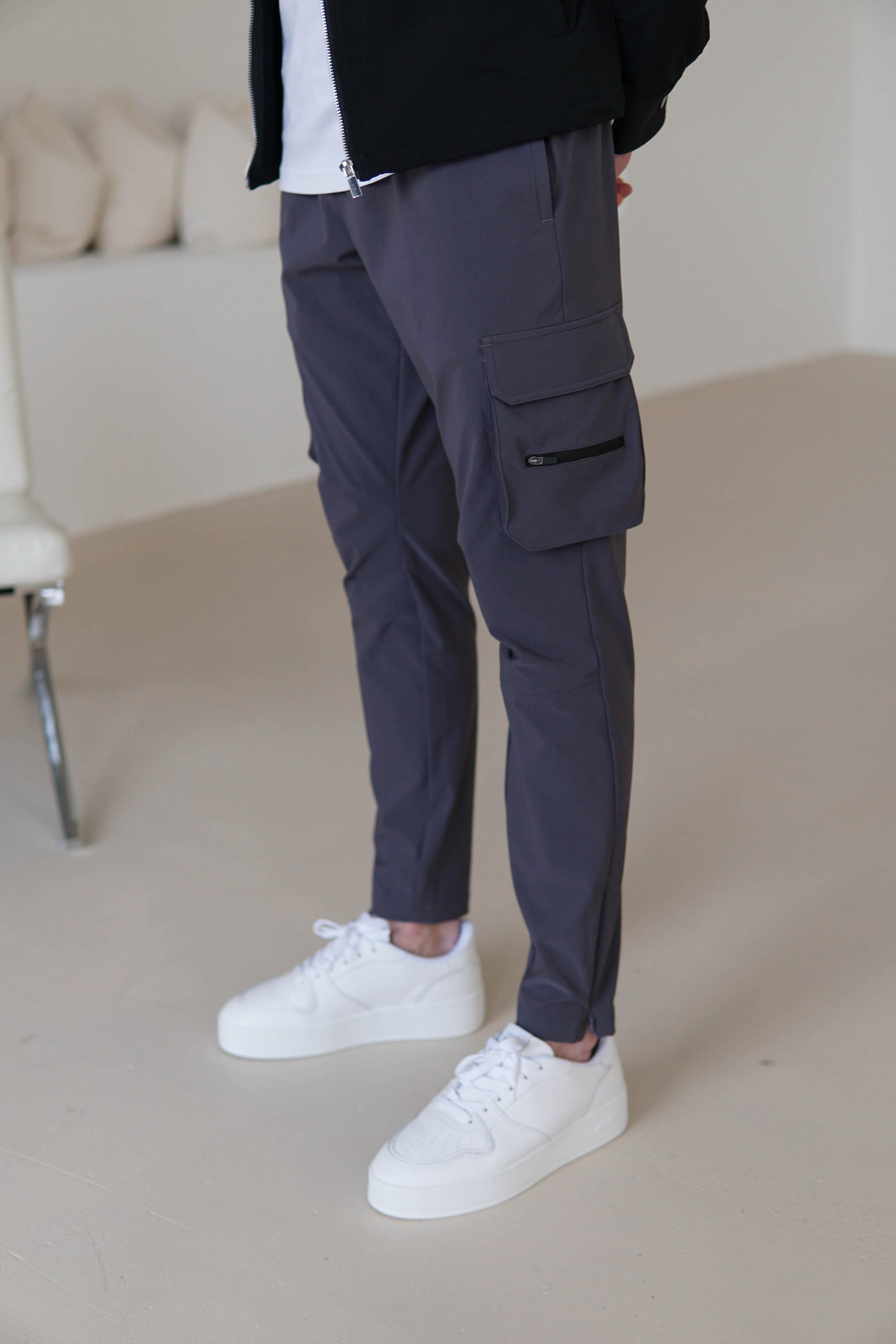 Tech Stretch Cargo Pant In Charcoal