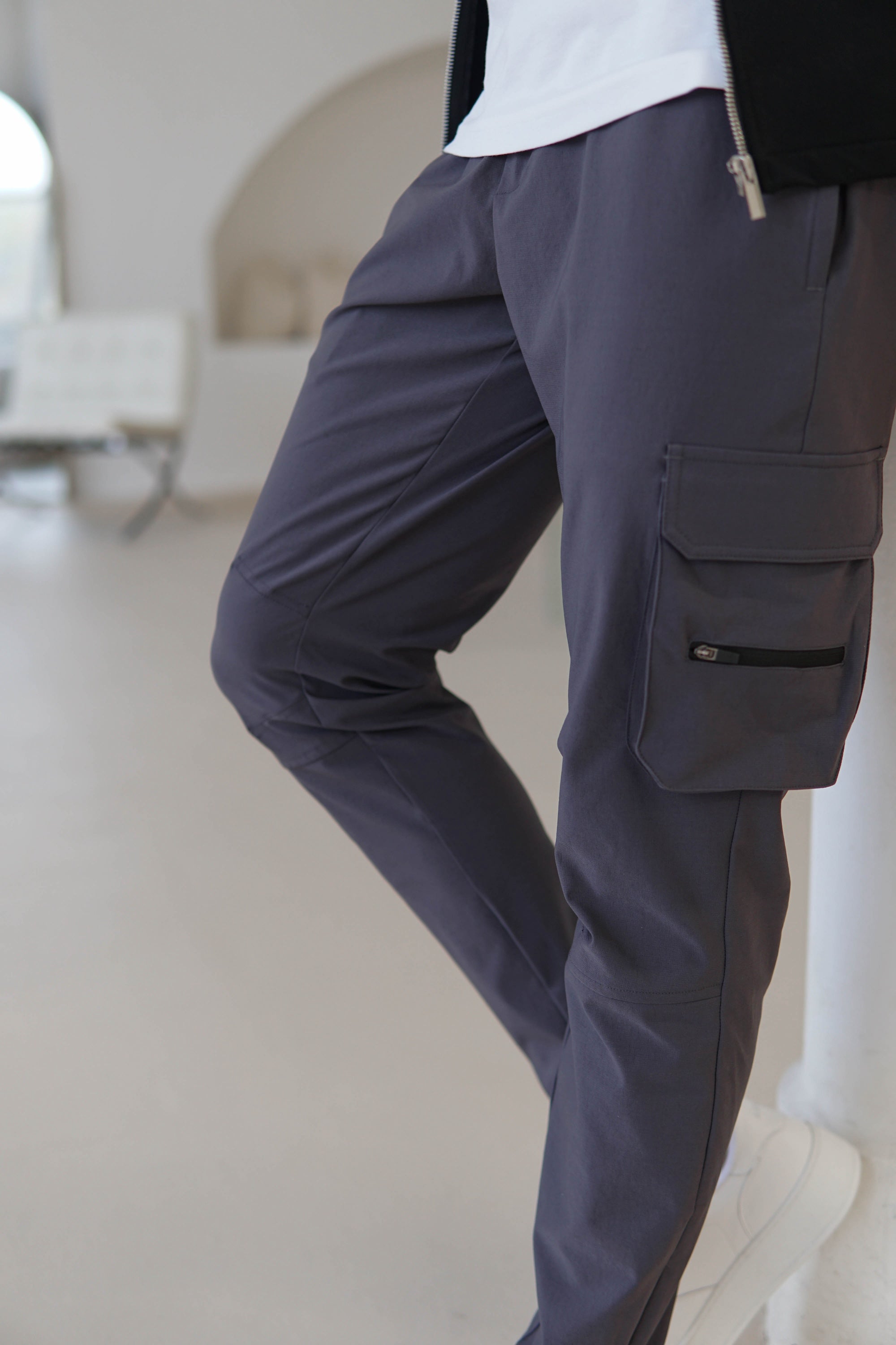 Tech Stretch Cargo Pant In Charcoal