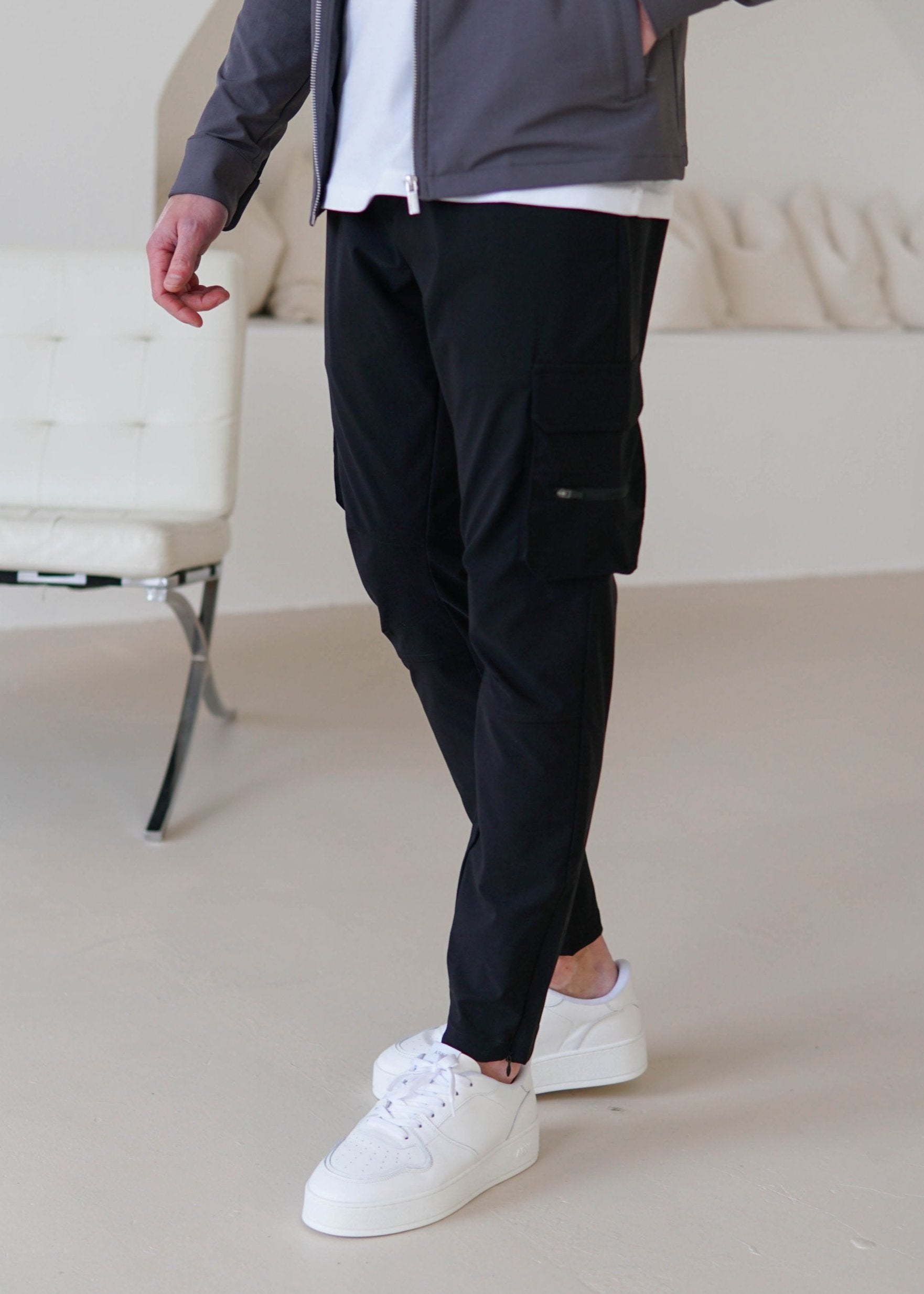 Tech Stretch Cargo Pant In Black