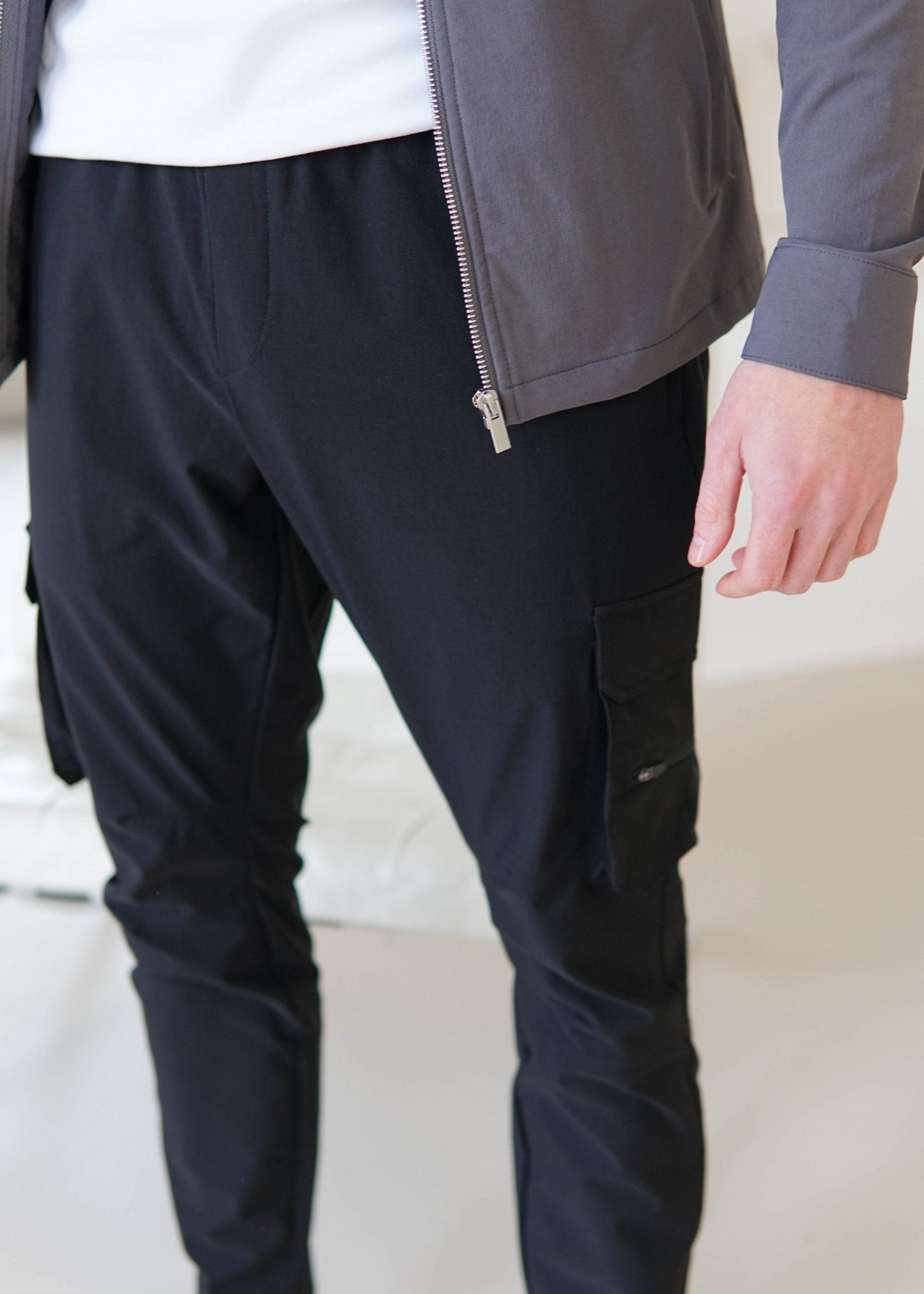 Tech Stretch Cargo Pant In Black
