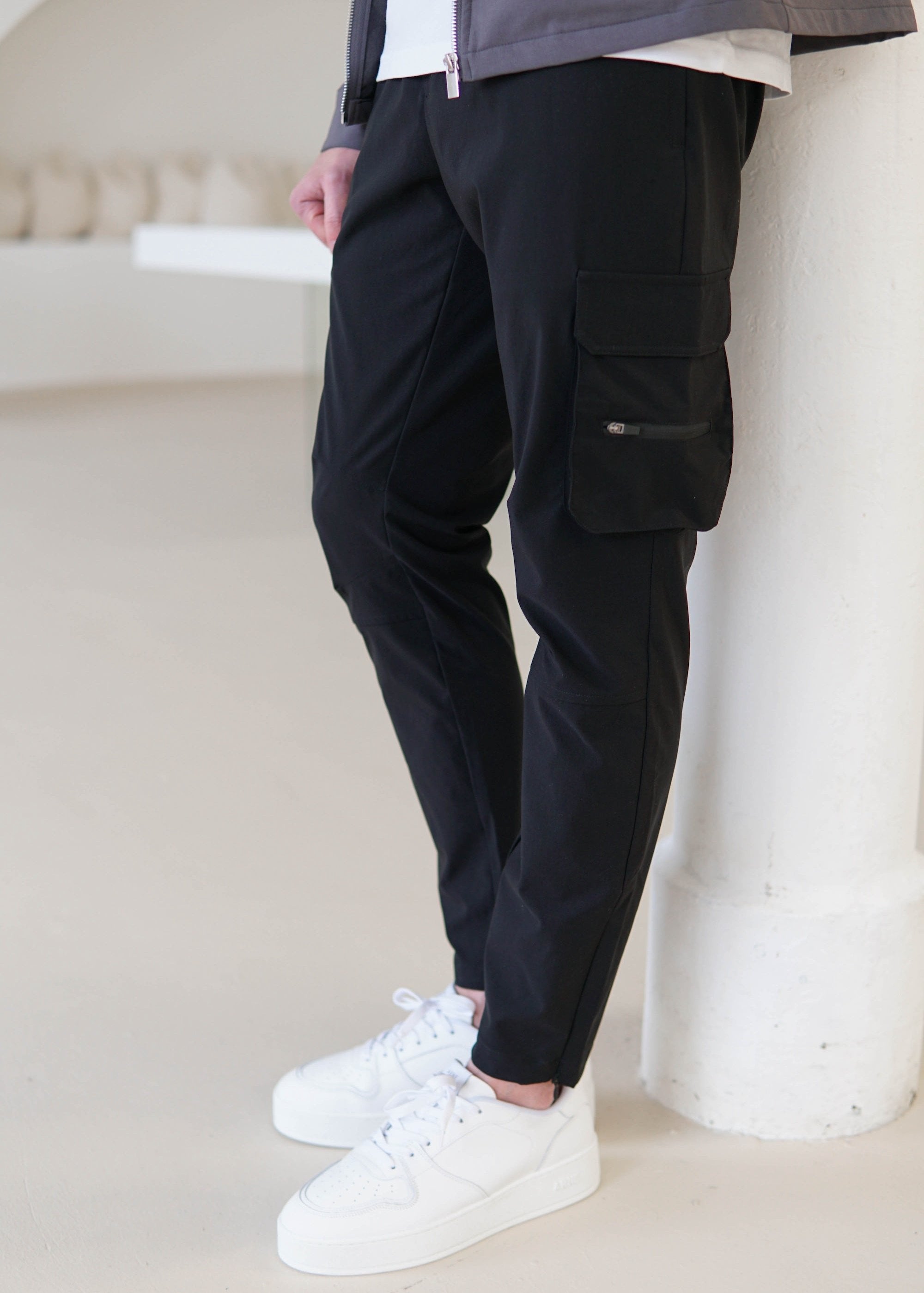 Tech Stretch Cargo Pant In Black