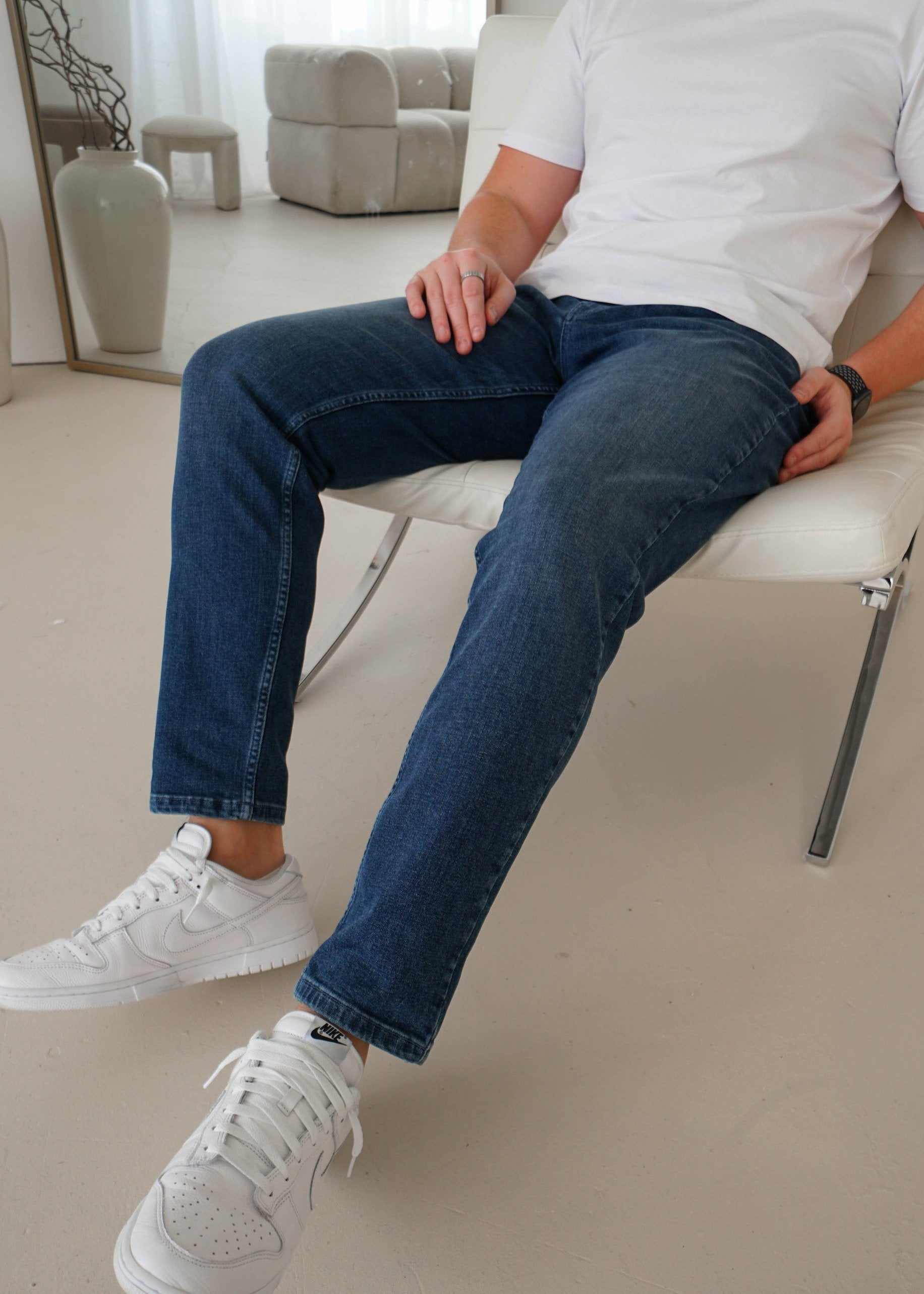 Relaxed Tapered Jeans In Mid Blue