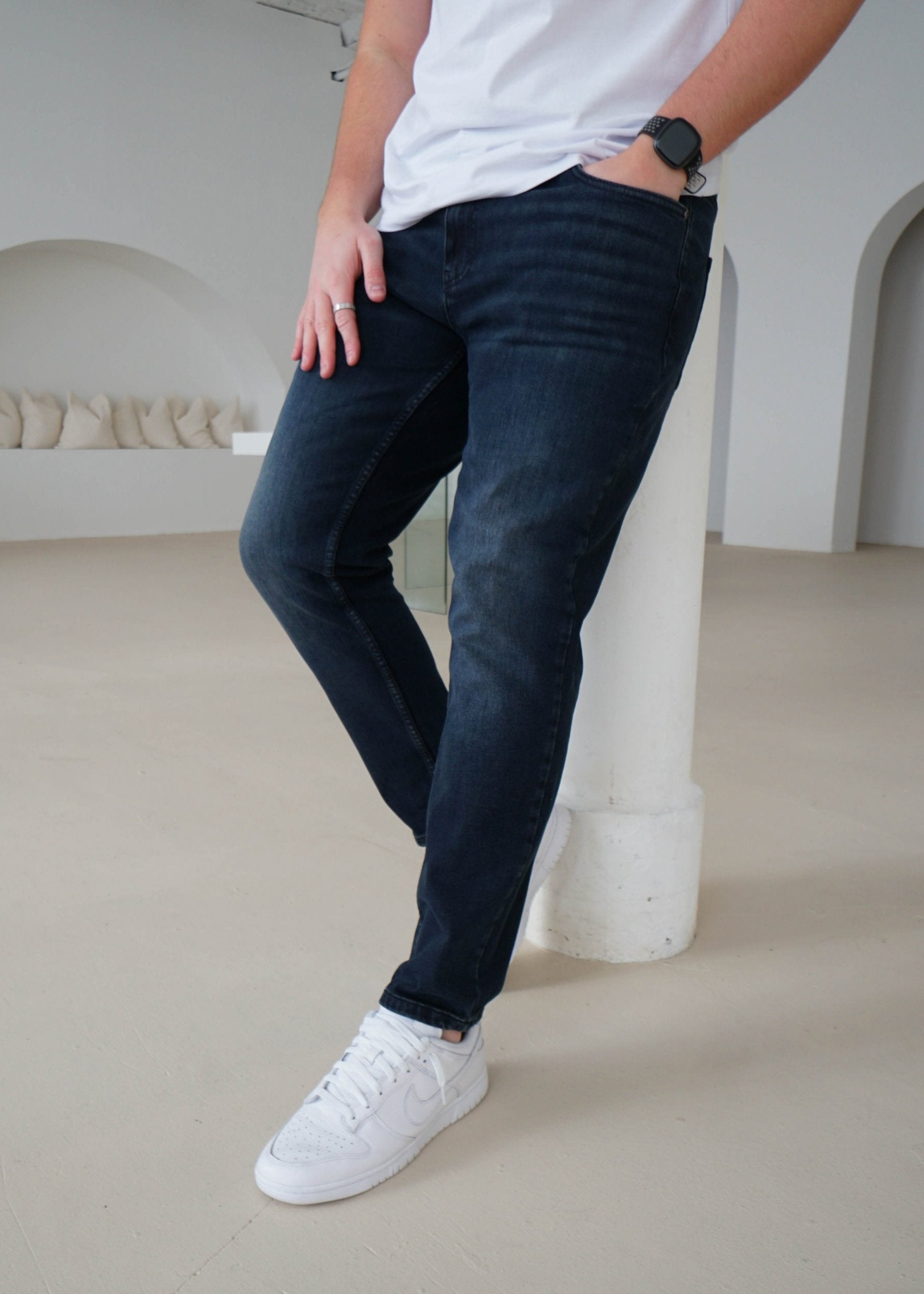Relaxed Tapered Jeans In Midnight Dark Blue