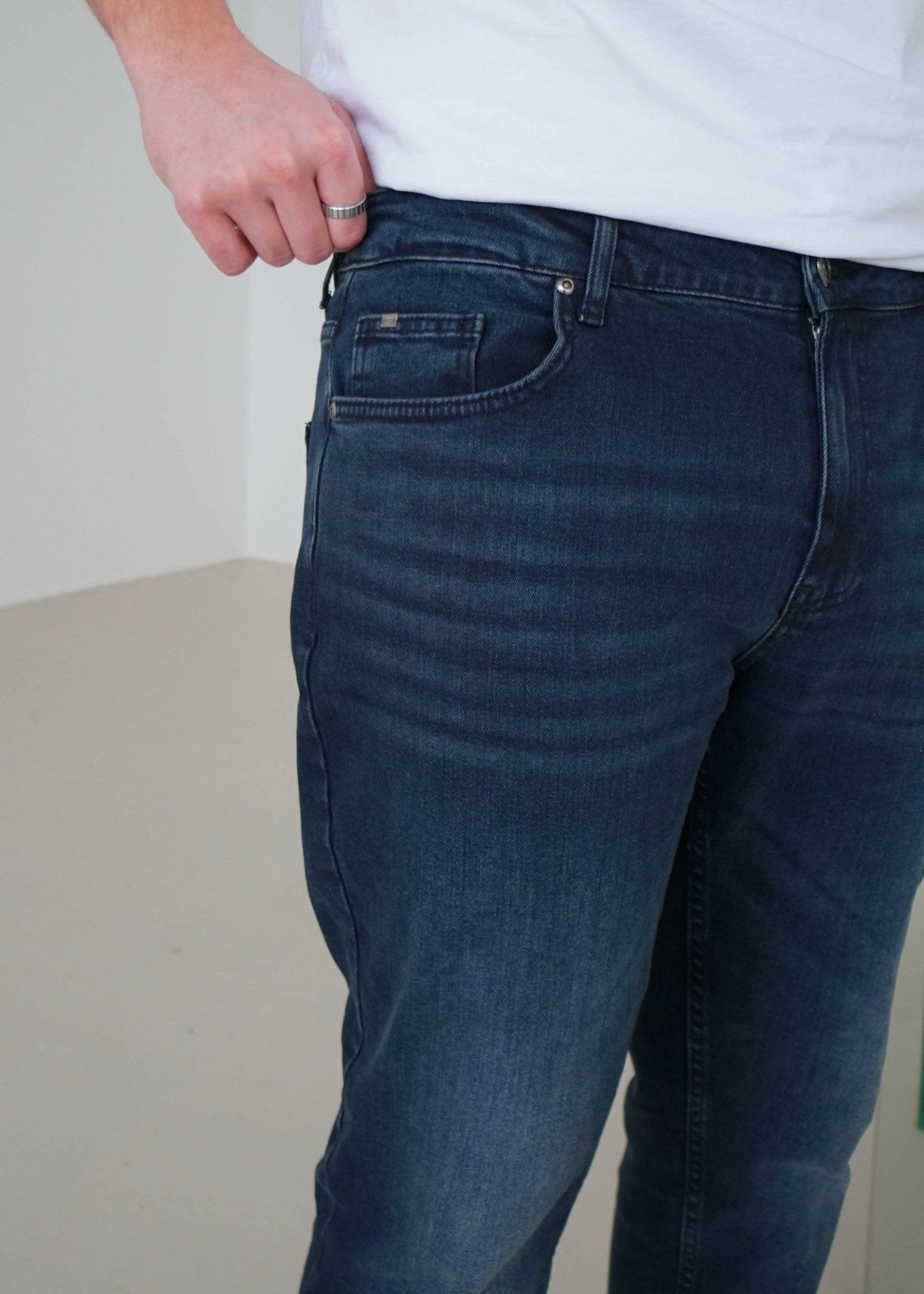 Relaxed Tapered Jeans In Midnight Dark Blue