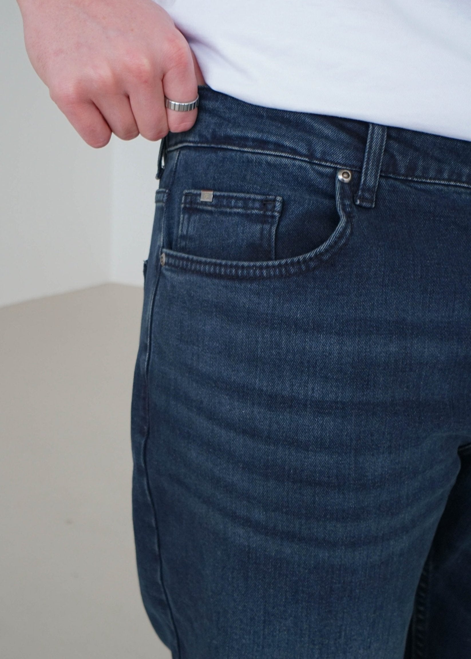 Relaxed Tapered Jeans In Midnight Dark Blue