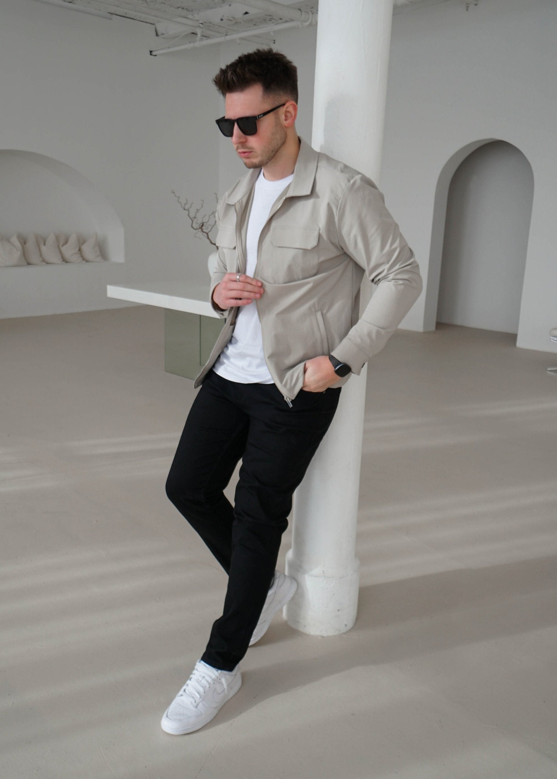 Relaxed Tapered Jeans In Jet Black