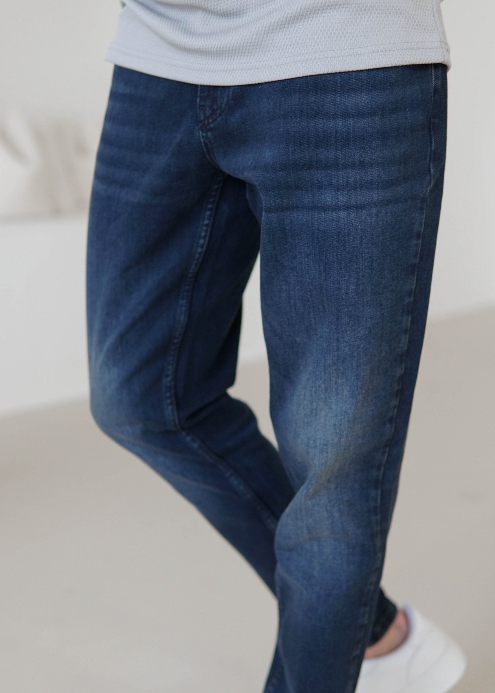Relaxed Tapered Jeans In Midnight Dark Blue