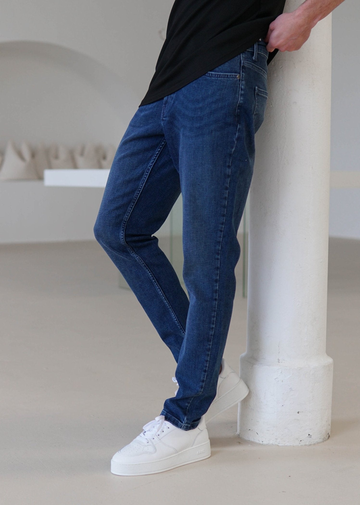 Relaxed Tapered Jeans In Mid Blue