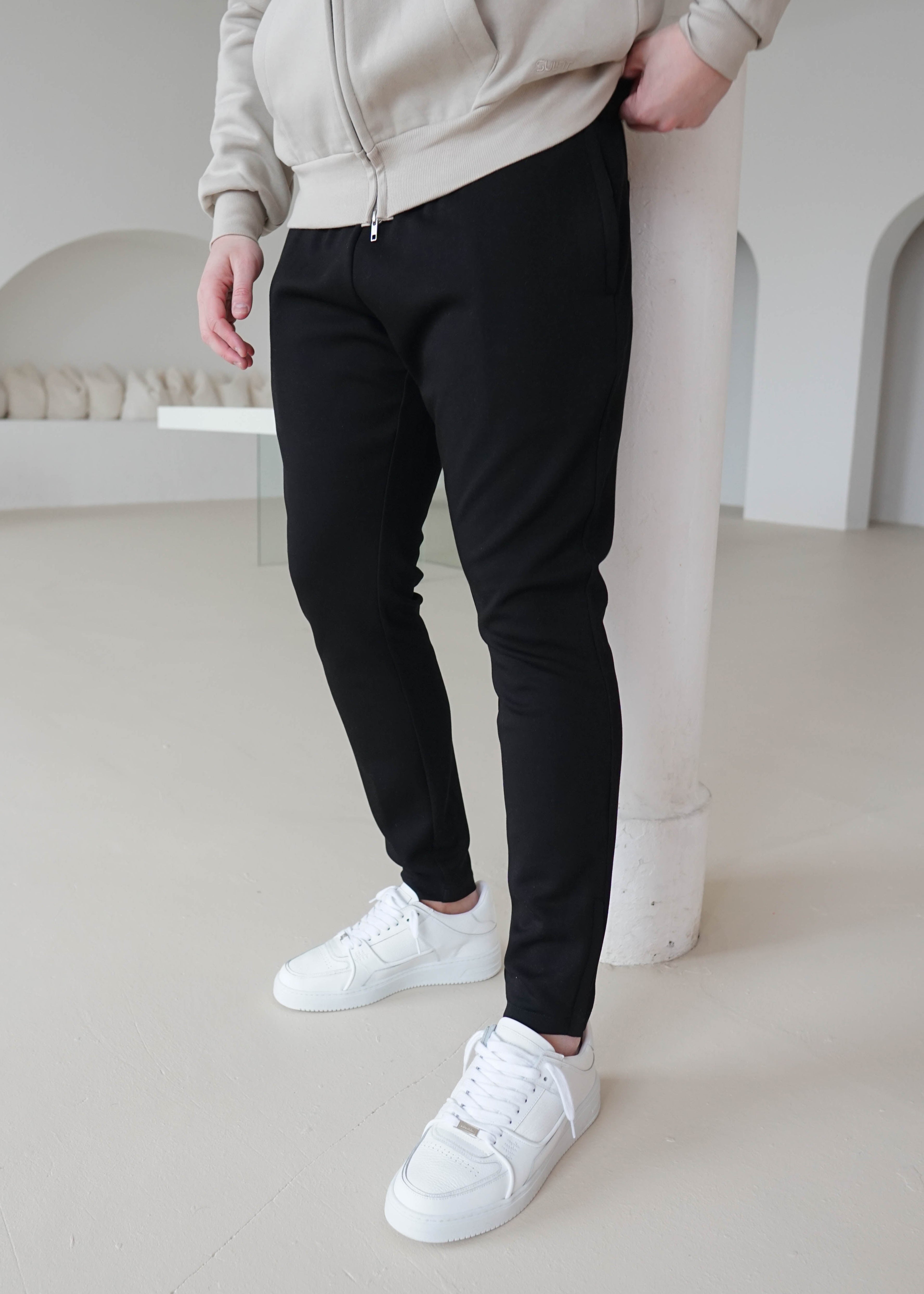 Luxe Aura Joggers In Black