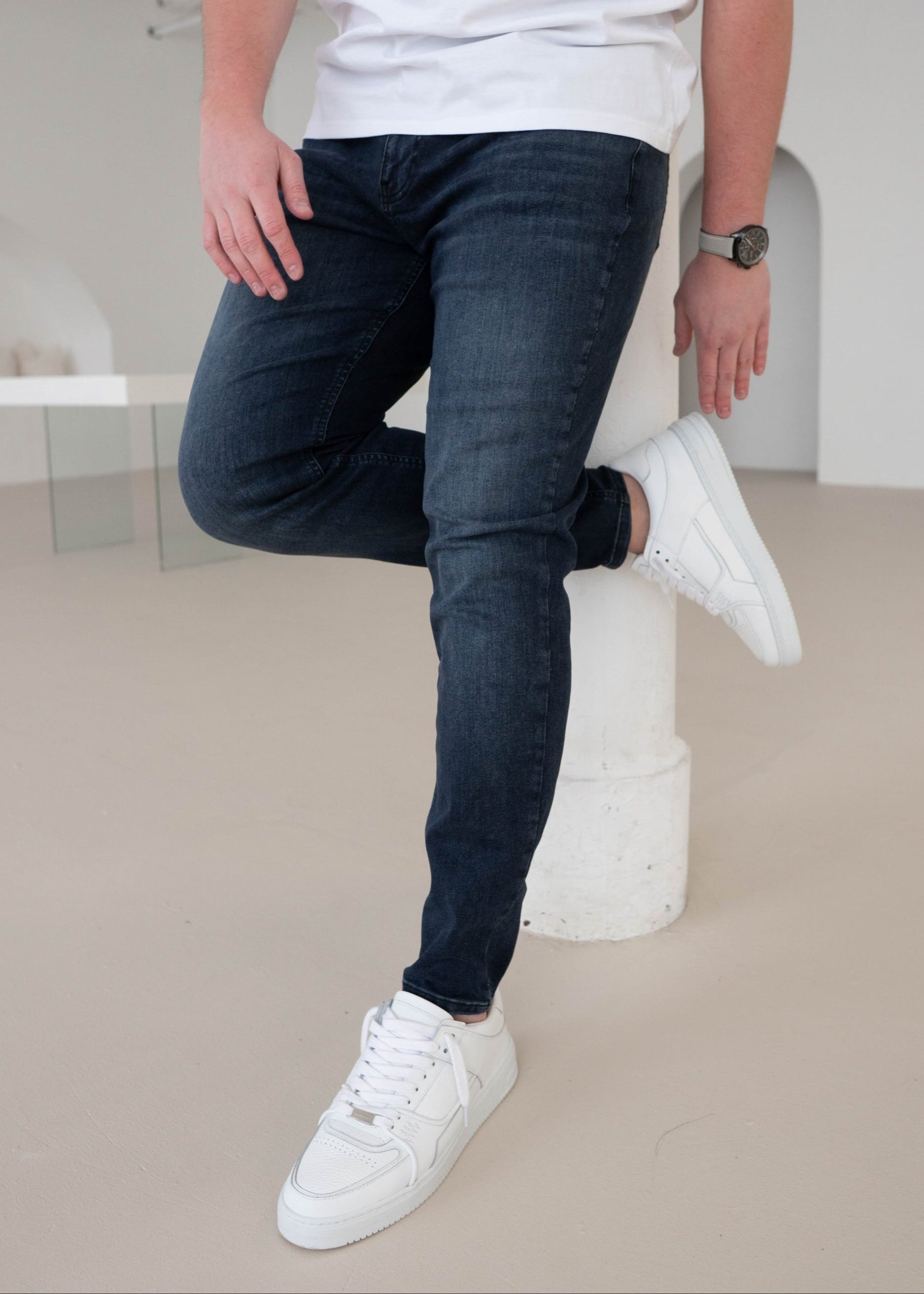刺繍入りブラックデニムパンツ slimfit US UK D.HYGEN - Bum Flap Damaged Denim Drop Crotch Slim Pants