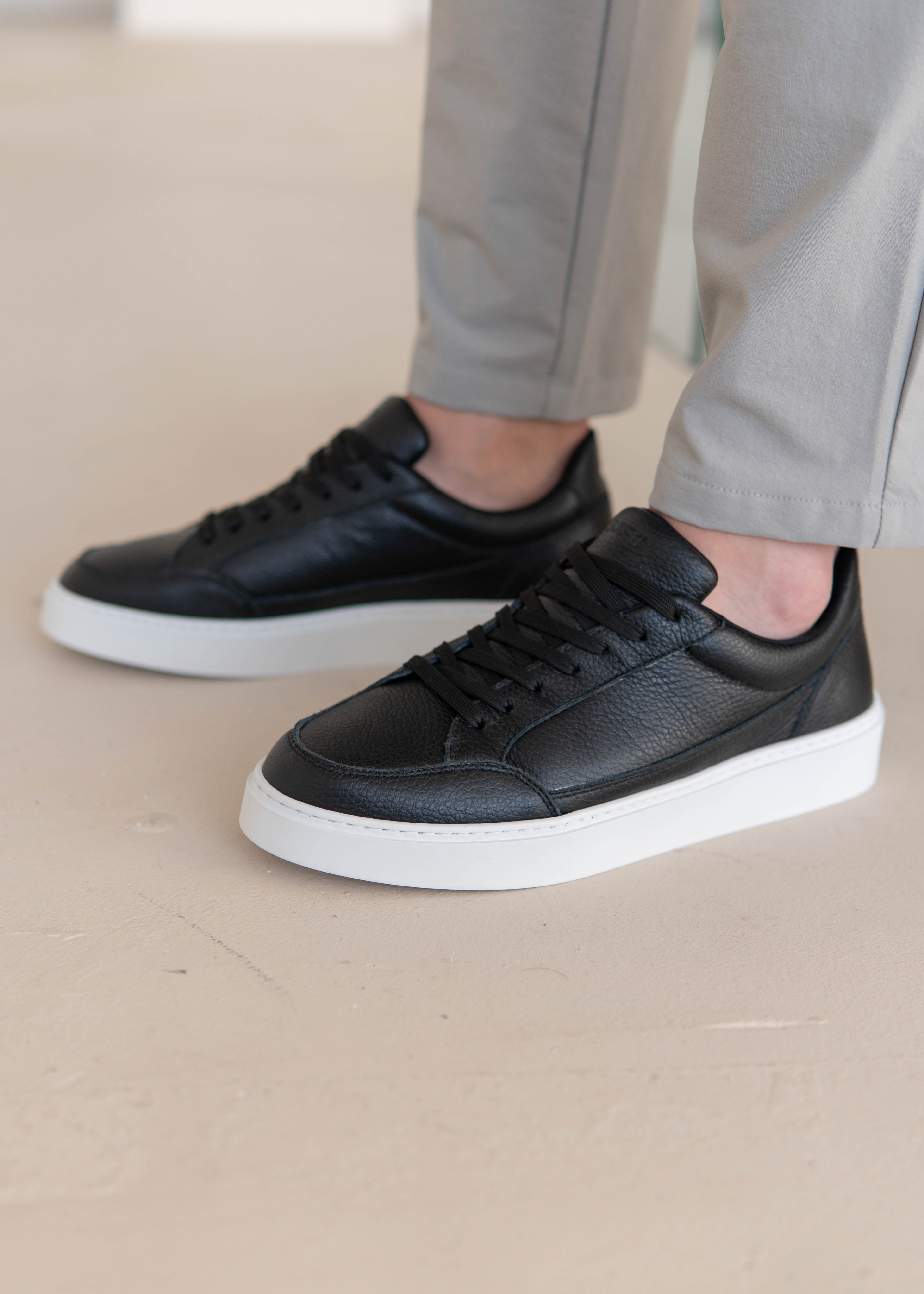 Premium Leather Trainer In Black/White