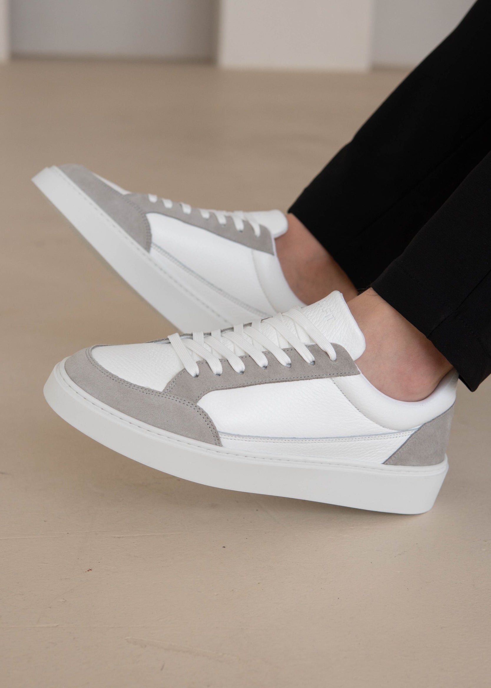 Premium Leather Trainer In White/Grey