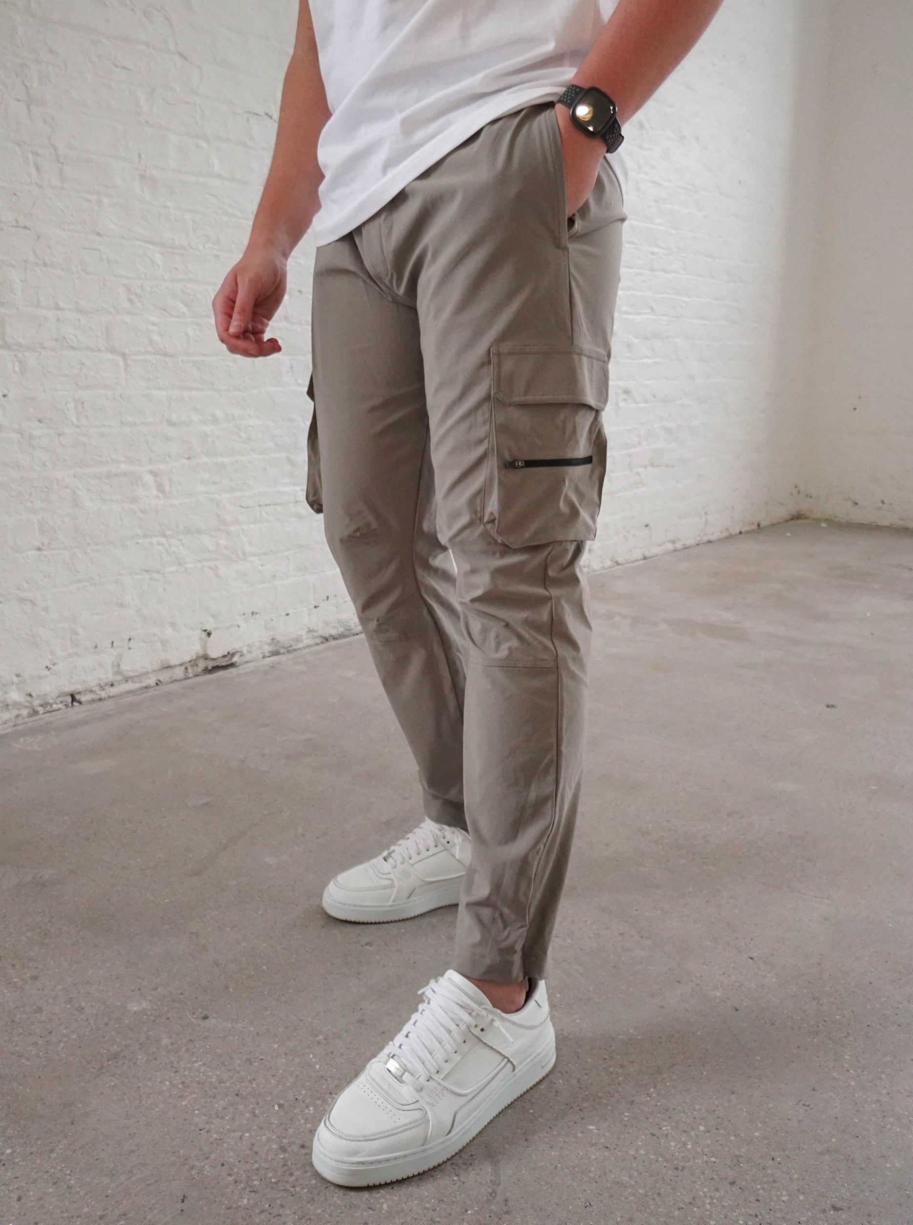 Tech Stretch Cargo Pant In Taupe