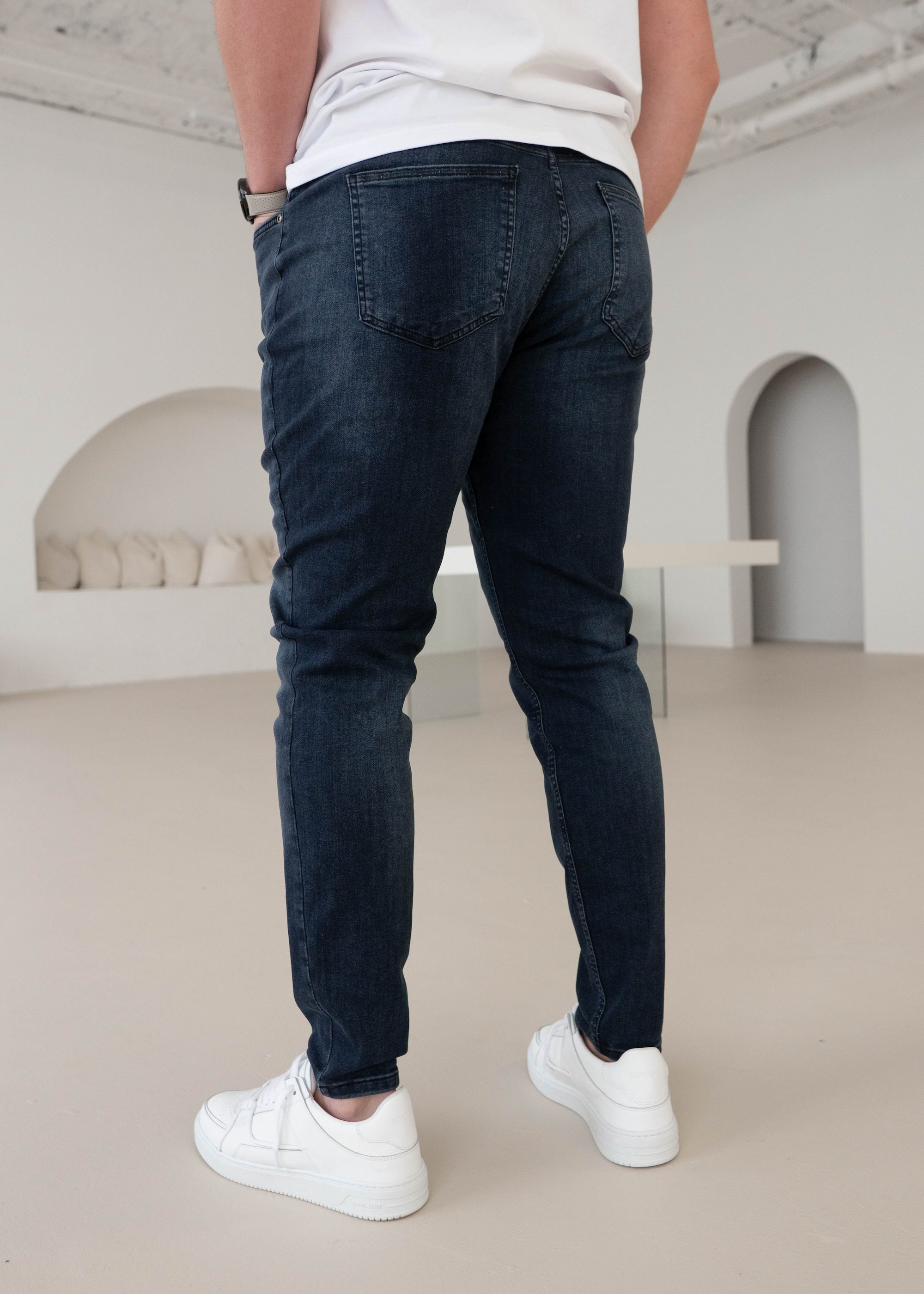 刺繍入りブラックデニムパンツ slimfit US UK ストリート サンダー刺繍 デニムパンツ P250 | wshot