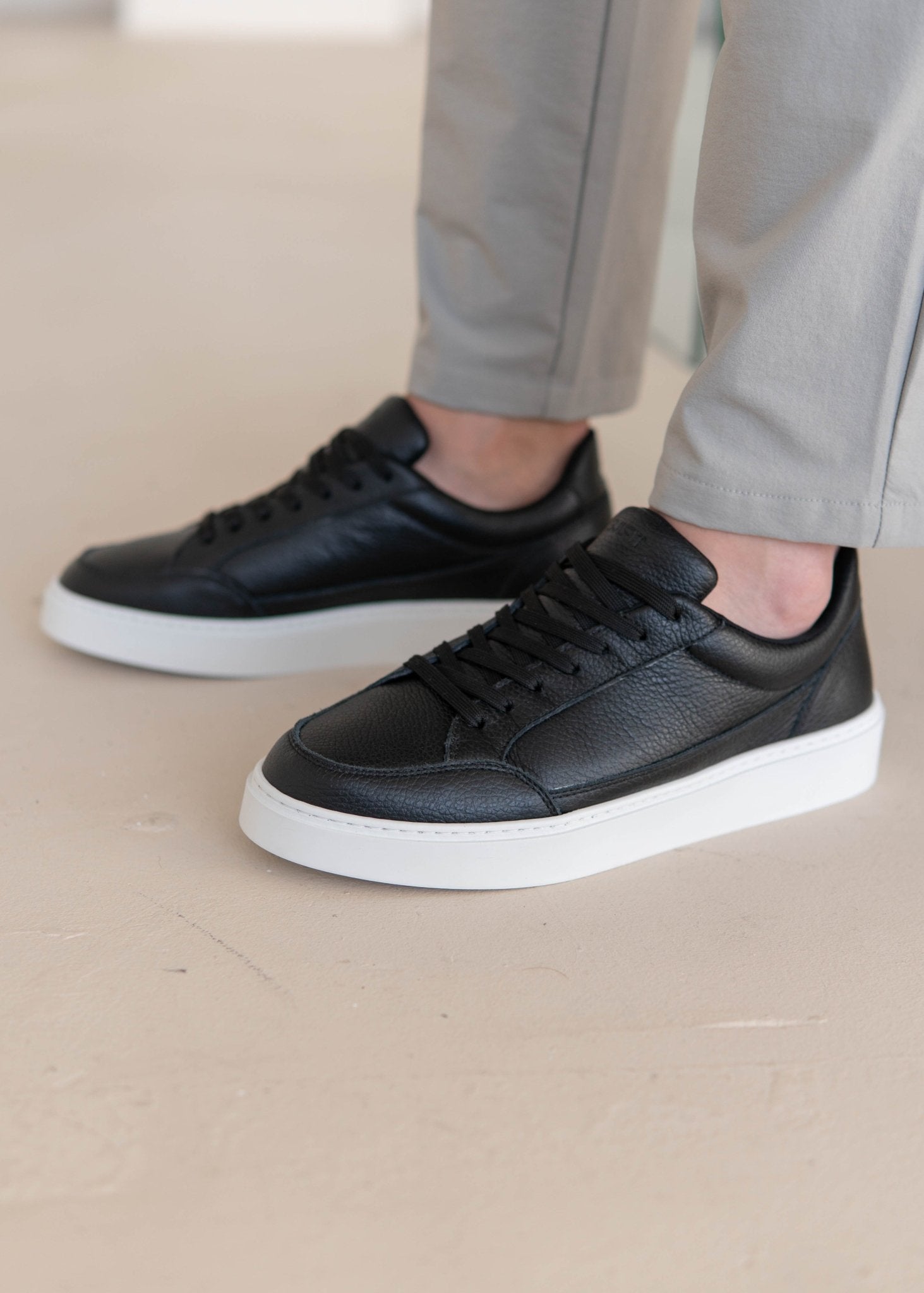 Premium Leather Trainer In Black/White - Sulfit Clothing
