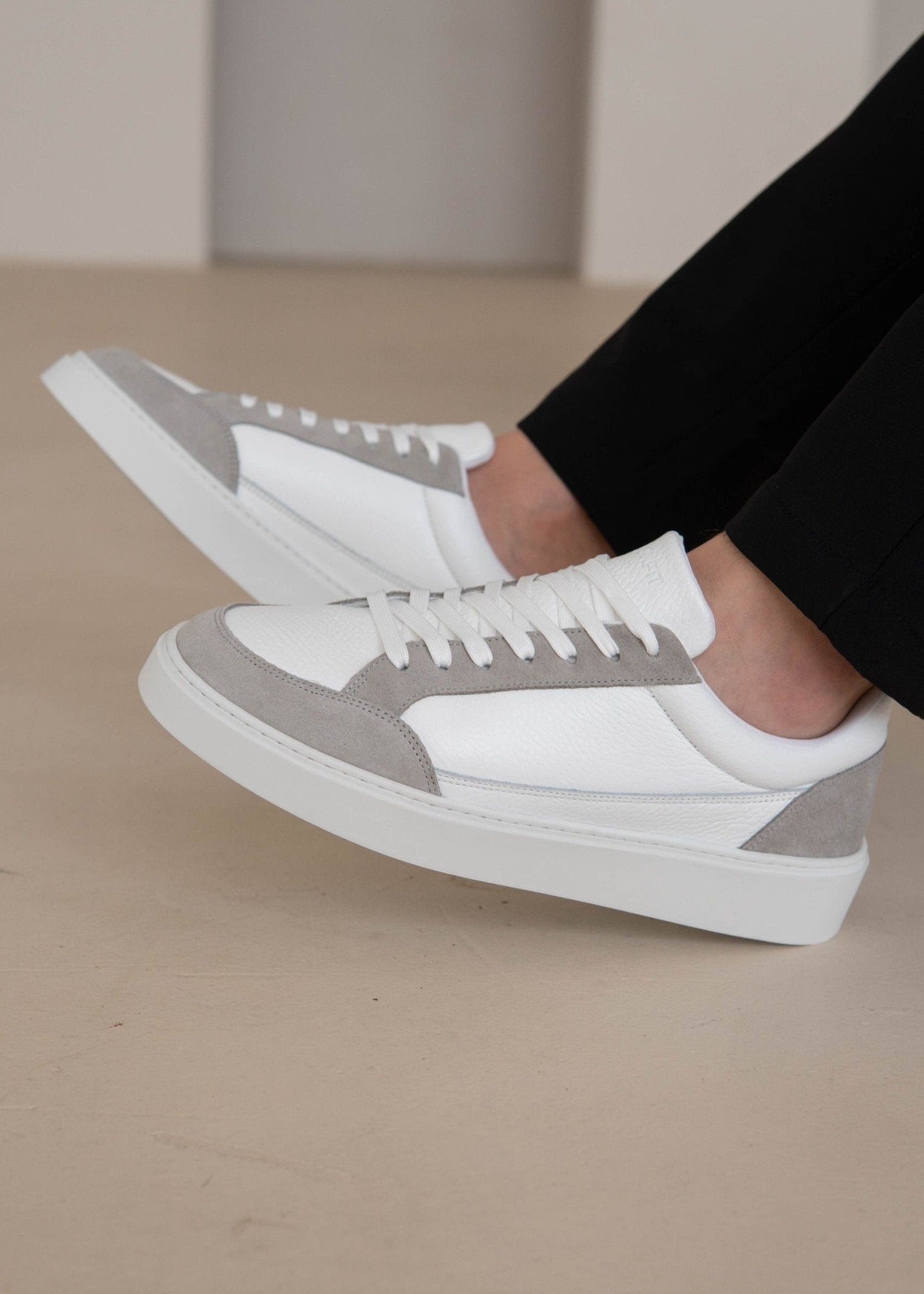 Premium Leather Trainer In White/Grey - Sulfit Clothing