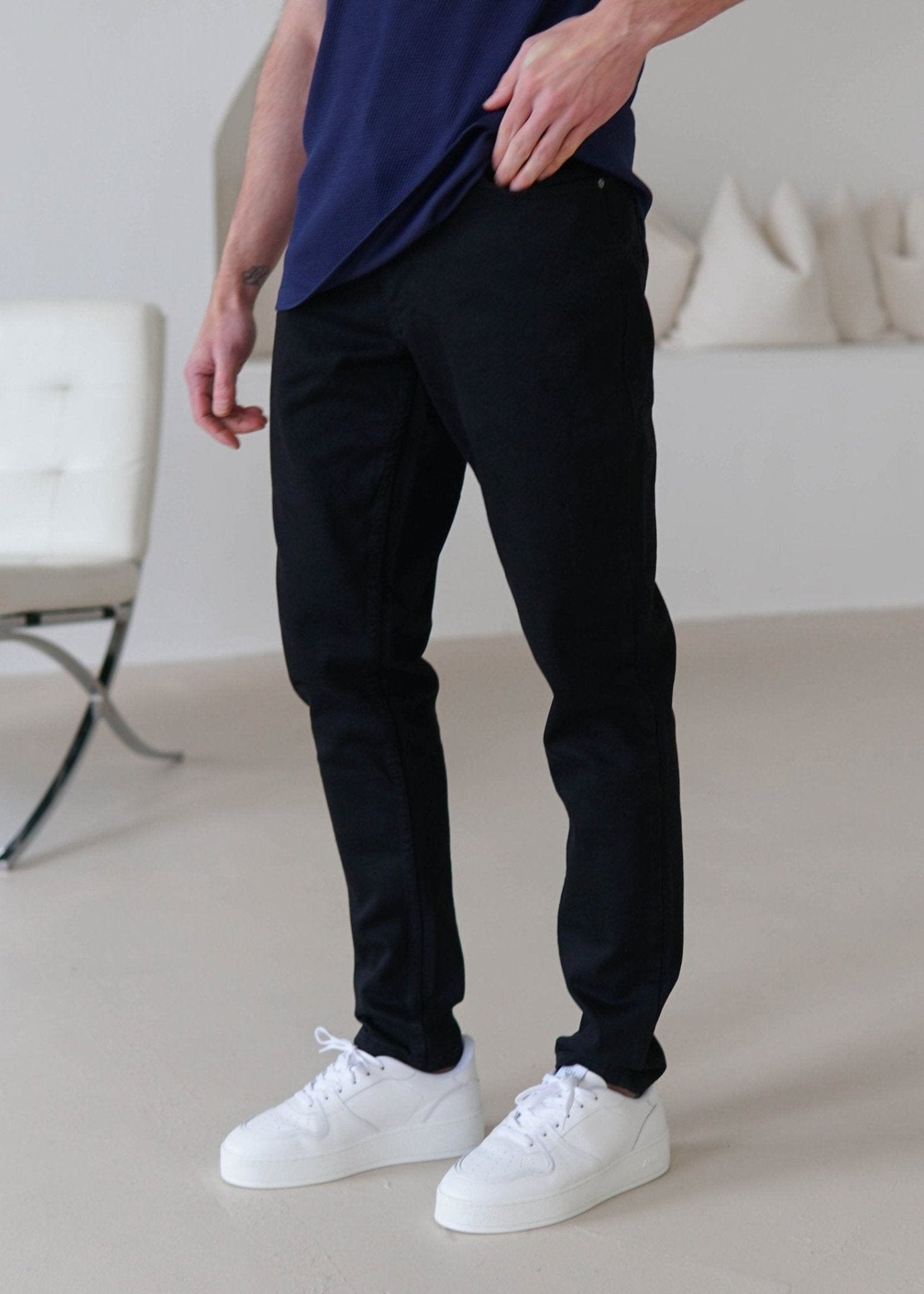 Relaxed Tapered Jeans In Jet Black - Sulfit Clothing
