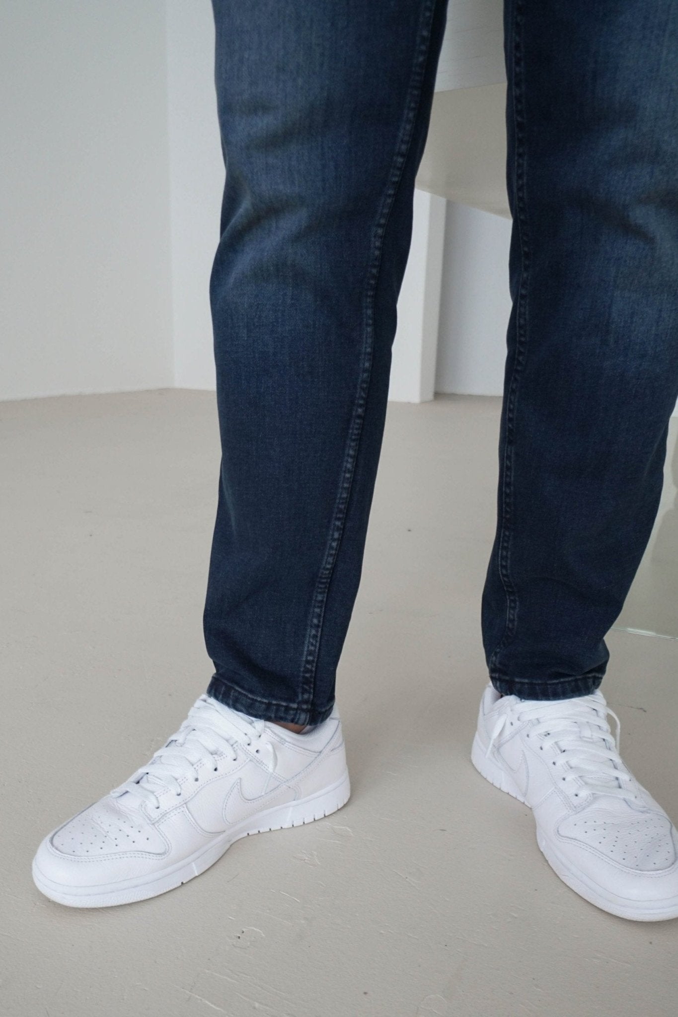 Relaxed Tapered Jeans In Midnight Dark Blue - Sulfit Clothing