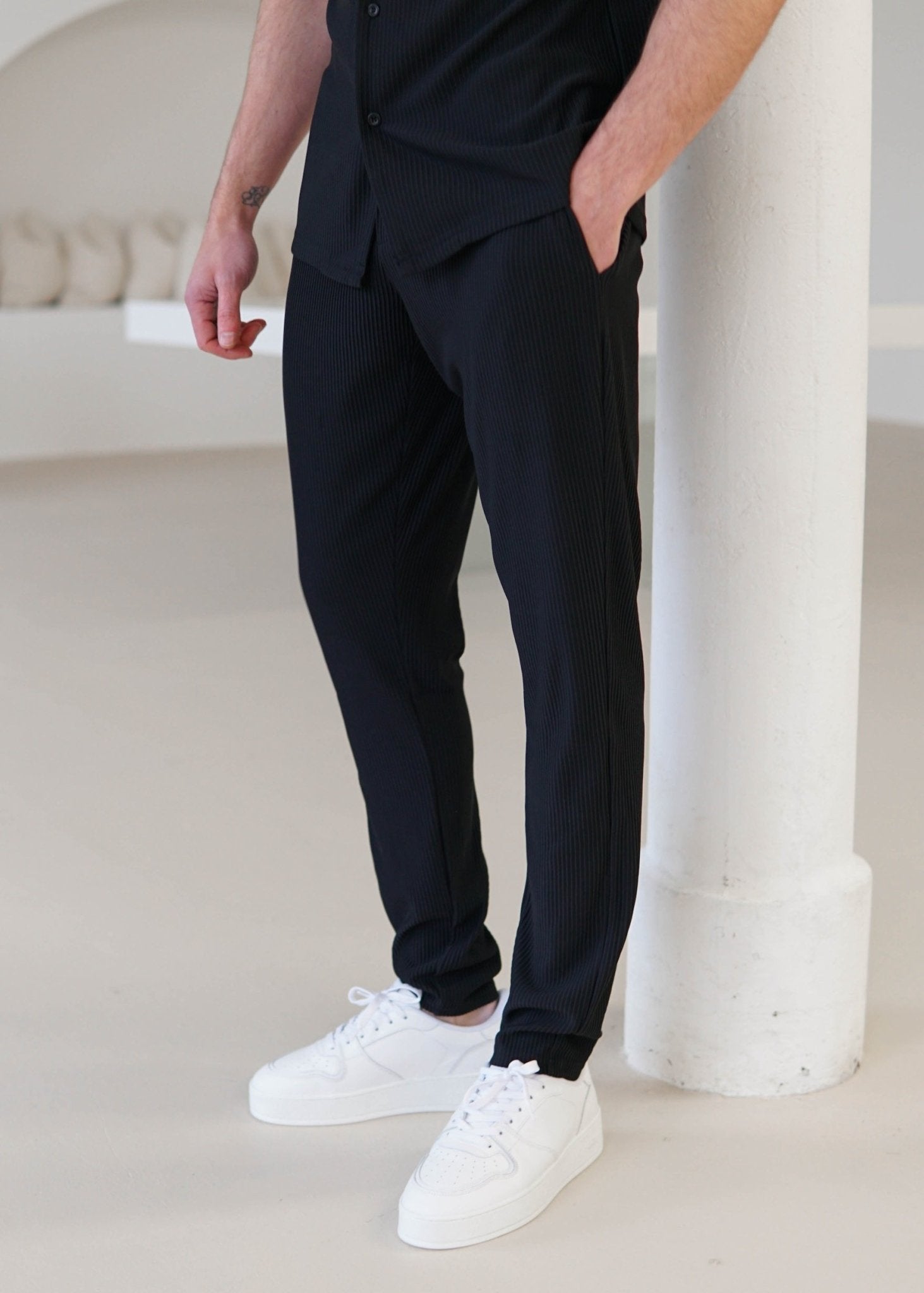 Ribbed Trouser In Black - Sulfit Clothing