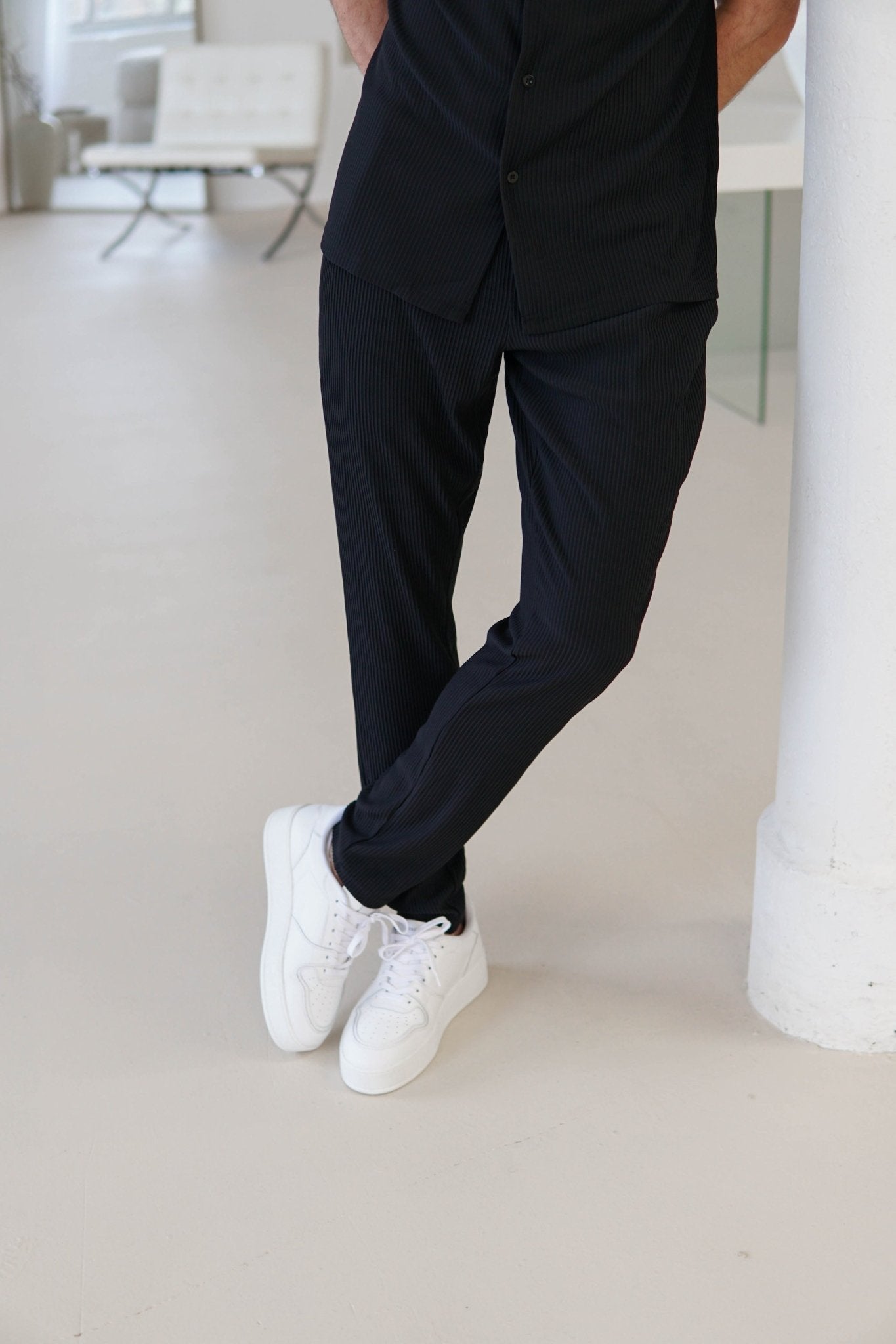 Ribbed Trouser In Black - Sulfit Clothing